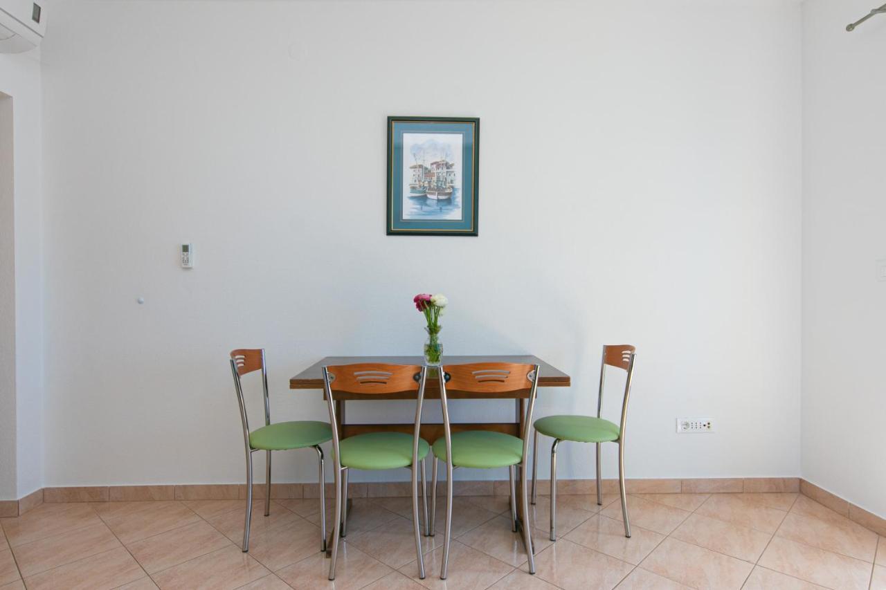 Apartments By The Sea Igrane, Makarska - 20014 Exterior photo