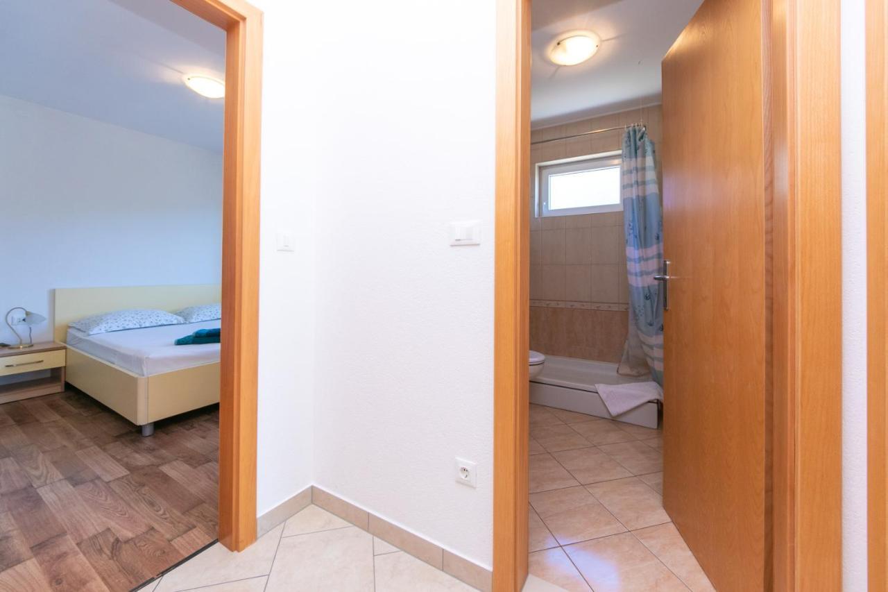 Apartments By The Sea Igrane, Makarska - 20014 Exterior photo